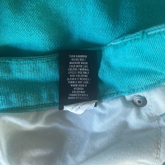 Hot Topic Blackheart Size 9 Hi-Rise Turquois Skinny Shorts W/ Slits VERY GOOD - Picture 8 of 9